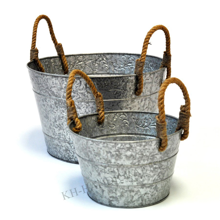 Iron Zink sheet planter with rope handle
